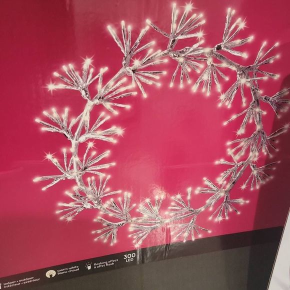 plow and hearth Accents Plow And Hearth Wreath Lumineon Metal Frame